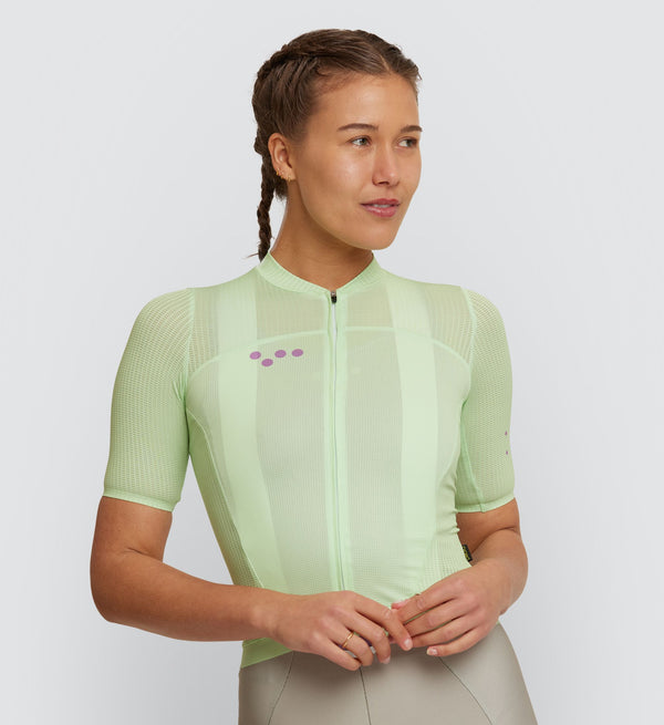 Front view of female cyclist in Wasabi Air Jersey, showcasing mesh panelling and slim silicone hem for secure fit