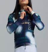 Pedla Colour Wheel Men's Thermal Long Sleeve Jersey Motion Blue - The Thermal Long Sleeve Jersey is made for deep winter rides. Now updated with Chillblock fabric, it offers reliable warmth with a thermal fleeced interior—ideal for cold mornings, long training blocks, and frosty commutes. The soft performance knit traps heat without sacrificing breathability.