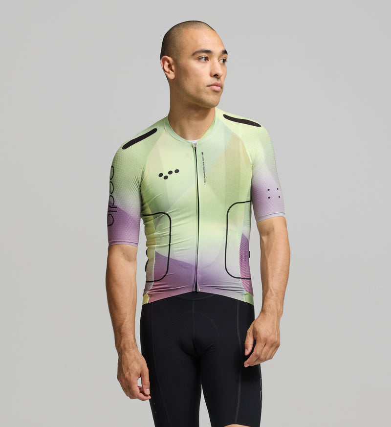 Cyclist wearing the Pro Pursuit 2.0 Jersey with an aero fit and breathable Italian fabric.