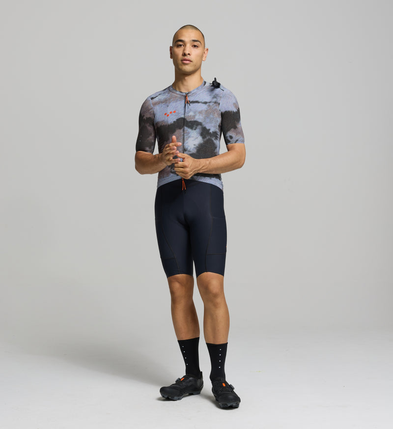 Front view of male cyclist wearing light purple SuperSYSTEM jersey – breathable stretch fabric and bonded hem for performance fit