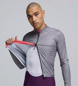 Close-up of SAB two-way zipper and silicone hemline – secure fit and functional detailing for versatile cycling performance