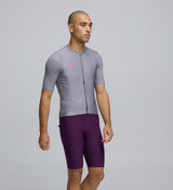 Front view of cyclist wearing Light Grey Classic Jersey – extended sleeves and contoured fit for performance and comfort
