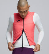 Close-up of SAB two-way zipper and recycled fabric – designed for durability, ventilation, and lightweight cycling performance