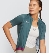 Close-up of Women's Sage Classic Cycling Jersey - Breathable mesh and non-slip gripper hem