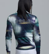 Pedla Colour Wheel Men's Classic Jacket Motion Blue - The Classic Jacket is your lightweight shield for unpredictable rides. It’s windproof, water-resistant, and made to be layered—ideal for cool starts, sudden showers, and fast descents. Use it year-round as your outer shell, especially when layered over thermal gear in winter.