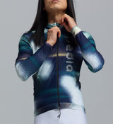 Pedla Colour Wheel Men's Thermal Long Sleeve Jersey Motion Blue - The Thermal Long Sleeve Jersey is made for deep winter rides. Now updated with Chillblock fabric, it offers reliable warmth with a thermal fleeced interior—ideal for cold mornings, long training blocks, and frosty commutes. The soft performance knit traps heat without sacrificing breathability.