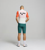 Back view of men’s porcelain cycling gilet – mesh back panel for airflow, three reinforced rear pockets for secure storage, and reflective elements for visibility in low light.