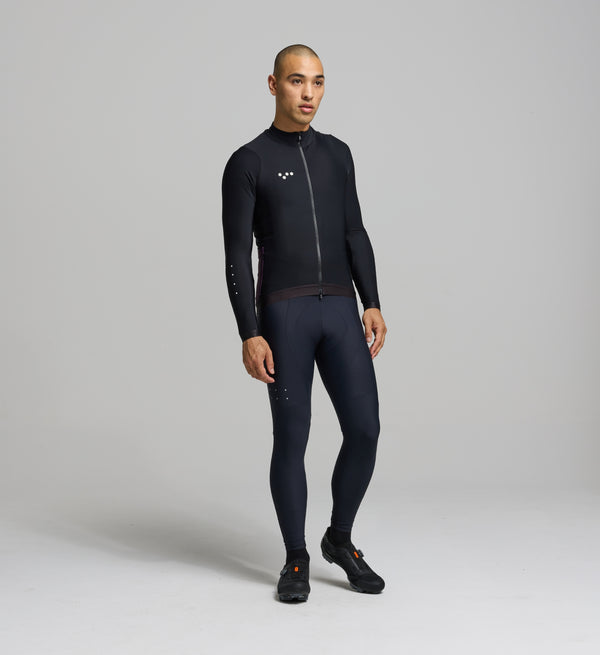 Front view of male cyclist wearing black Thermal Long Sleeve Jersey – close-fit design with articulated sleeves and technical fabric for comfort during winter rides.