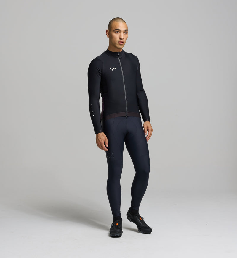 Front view of male cyclist wearing black Thermal Long Sleeve Jersey – close-fit design with articulated sleeves and technical fabric for comfort during winter rides.