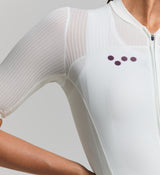 Close-up detail of mesh sleeve and jersey fabric texture – featuring moisture-wicking, ultra-light fibres, UPF-rated material, and low-profile stitching for reduced bulk and increased riding comfort in hot weather.