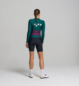 Rear view of pine women’s long sleeve cycling jersey – breathable fabric, sculpted rear silhouette, and discreet rear pockets for everyday ride storage with performance focus.