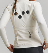 Close-up of almond thermal fabric, SAB two-way zipper, and seam detailing – brushed texture and breathable stretch fit designed to trap warmth while allowing ventilation.