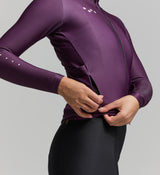 Close-up of thermal fabric and SAB two-way zipper – showing soft brushed inner lining, smooth seam finish, and ventilation-friendly zip design made for cold-weather cycling.