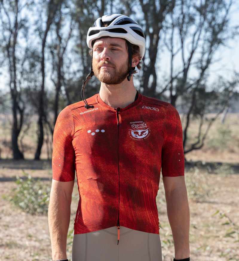 Front view of male cyclist wearing desert-toned SuperSYSTEM jersey – breathable stretch woven fabric with bonded hem for comfort on gravel rides