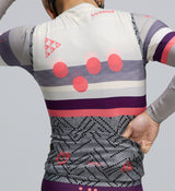 Close-up of RideKnit gilet fabric – recycled, high-performance material with reflective accents and silicone hem