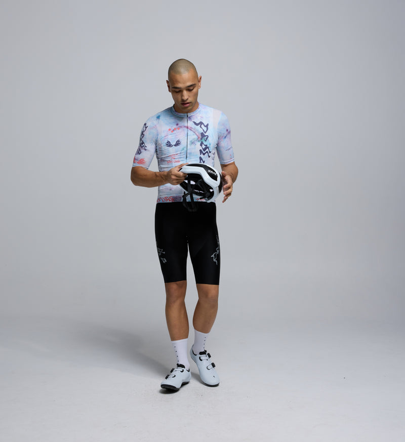 Front view of male cyclist wearing the Fade jersey, featuring streamlined construction, low collar, and extended sleeves.