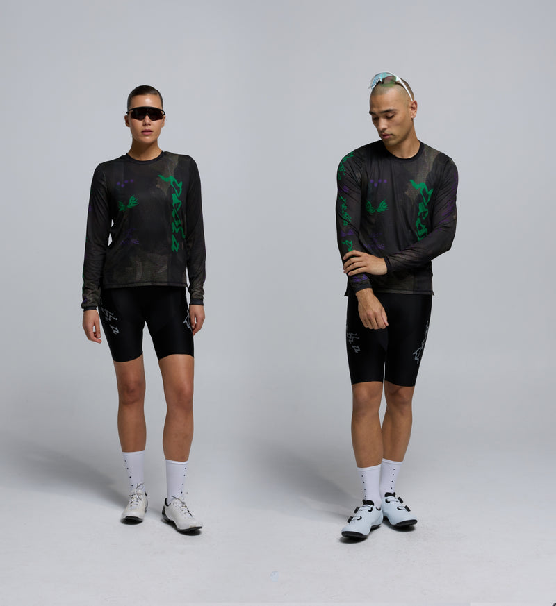 Front view of rider in Acid Black Tech Tee, showing lightweight fabric and versatile, all-terrain silhouette.