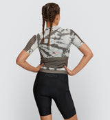 Back perspective of the Mono Tie Dye Off Grid Women's Gravel Cycling Jersey, featuring three reinforced pockets and a secure zipper pocket for safeguarding ride essentials.