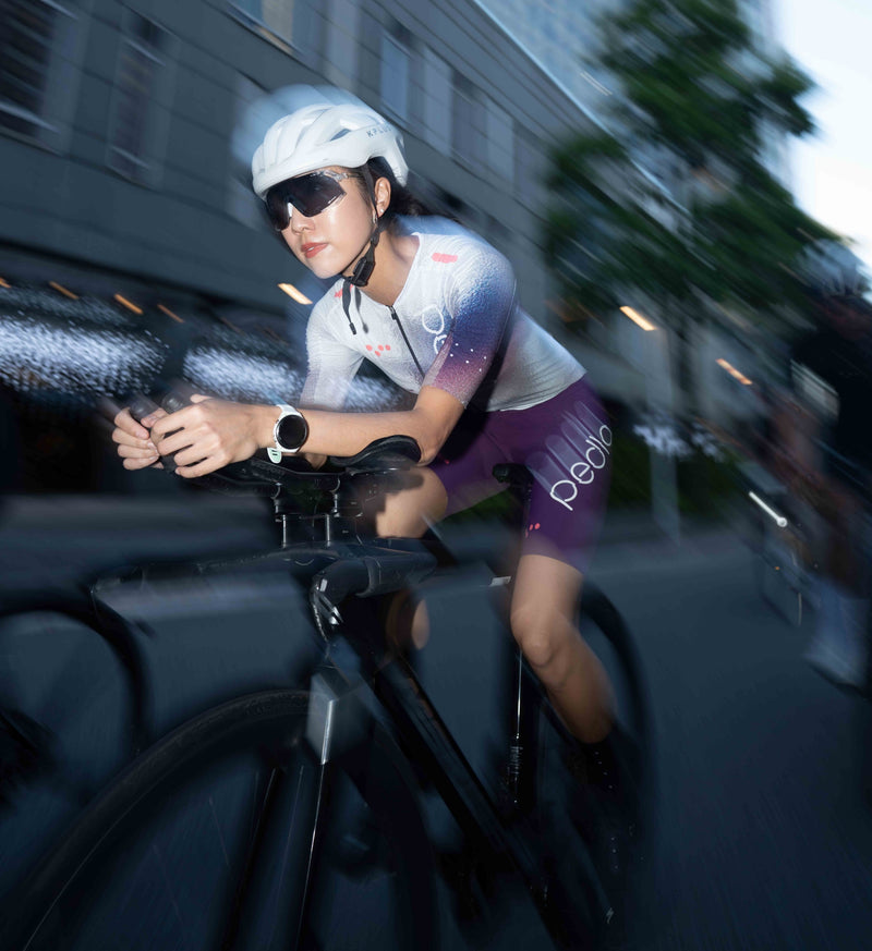 Detailed shot of AeroPRISMA sleeve and WOVEN Grid body fabric on the Women's Pro Pursuit Crit Suit in AirFoils White, showcasing its ultralight texture and aerodynamic weave for optimal performance.