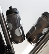 Pedla bidon securely mounted in bike bottle cage; compact, accessible, and perfect for hydration on the move