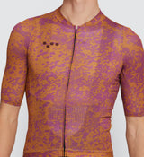 Close-up of Men’s Ginger Air Cycling Jersey - Laser-cut collar and YKK zipper